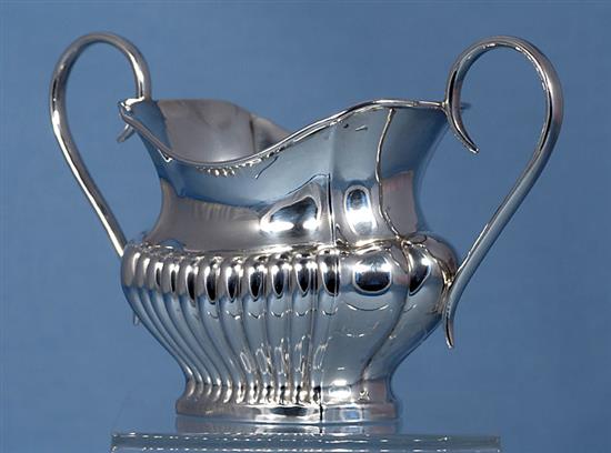 An Edwardian silver sugar bowl, Height 4”/102mm Width inc handles 6 ½”/168mm Weight: 5.5oz/155grms